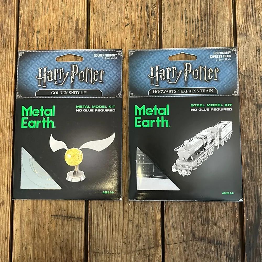 Harry Potter 2 kits NIB Hogwarts Express and Golden Snitch